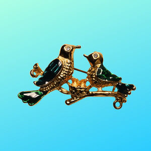 Green Enamel Rhinestone Eyes Gold Tone Birds Brooch - 1 x 2 Inches